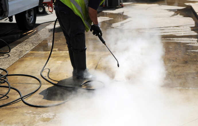 Cleaning of the pavement with pressurized water, disinfection coronav